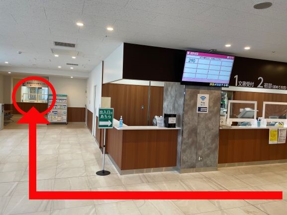 がん相談支援センターへの案内経路。病院受付横からまっすぐ進み、突き当りを左に曲がった先にあります。