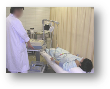 血圧脈波検査の様子